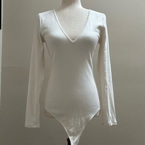 Abercrombie & Fitch white ribbed body suit.